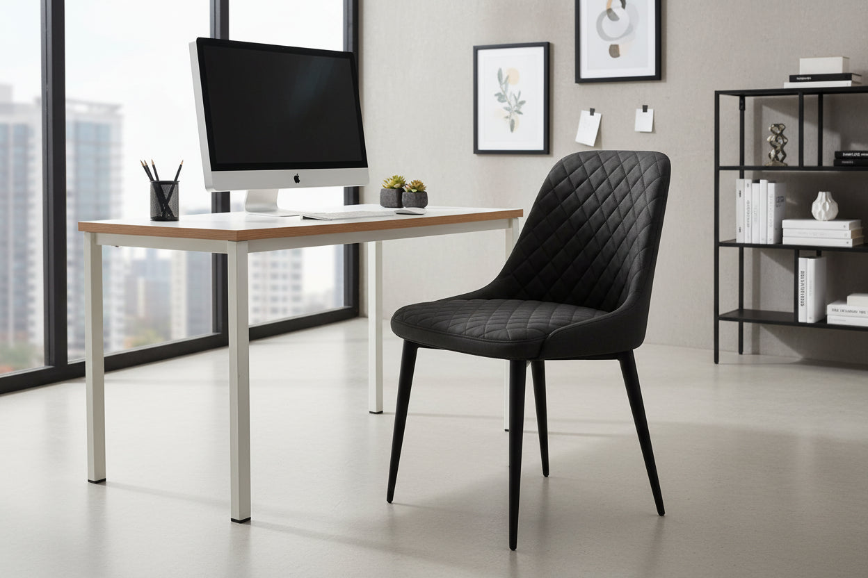 Chaise de salle à manger en tissu matelassé noir en polyester