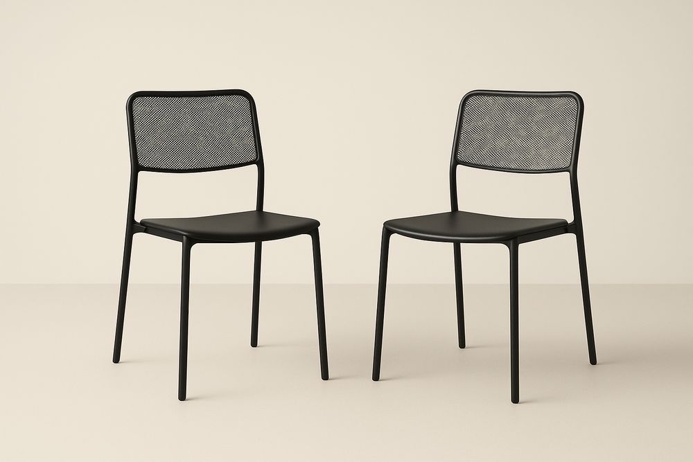 Chaises en plastique noir avec dossier en maille, lot de 2